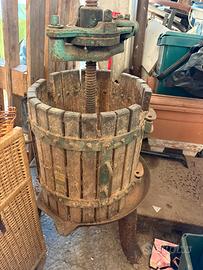 Tornio manuale per uva