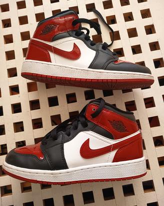 Air Jordan bambino Mid black and Fire Red nr 36 EU