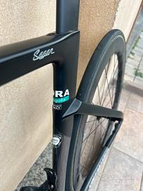 Telaio e ruote in varbonio