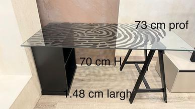 Scrivania in vetro e legno Ikea