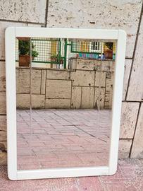 SPECCHIO CON CORNICE MOLATO. FUORIGROTTA.