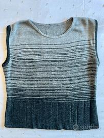 Gilet smanicato grigio in lana merino