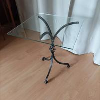 Tavolino in ferro battuto e cristallo