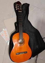 Chitarra classica con custodia e poggia-piede