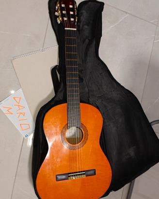 Chitarra classica con custodia e poggia-piede