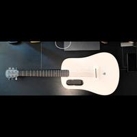 LAVA ME Play – Chitarra smart con schermo
