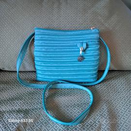 fatto a mano color turchese 