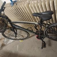 bici sia da città sia da montagna , ibrida 