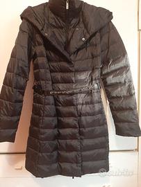 Giubotto elegante con cintura a gioiello 