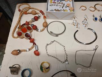 pendenti, orecchini e bracciali 