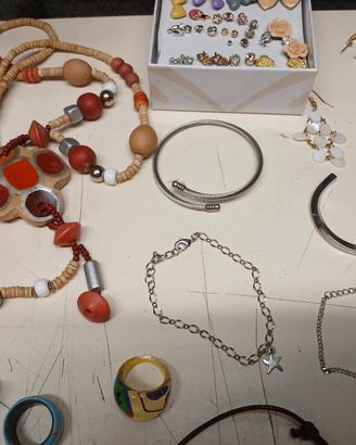 pendenti, orecchini e bracciali 