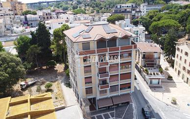 AMPIO APPARTAMENTO CON AFFACCIO SULLA PIAZZA PRINC