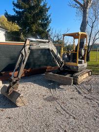 Mini escavatore Volvo ECR 28
