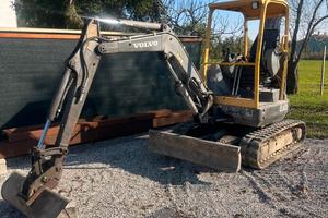 Mini escavatore Volvo ECR 28