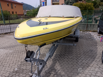 Barca a motore