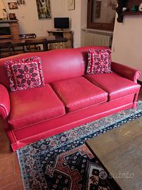 Divano letto a due piazze  in ecopelle 