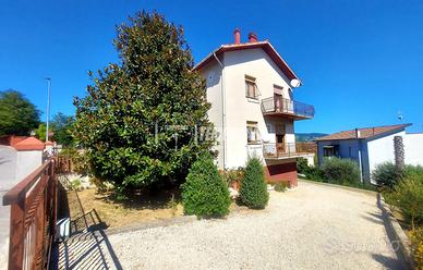 Bifamiliare con corte esclusiva e vista panorami