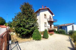 Bifamiliare con corte esclusiva e vista panorami