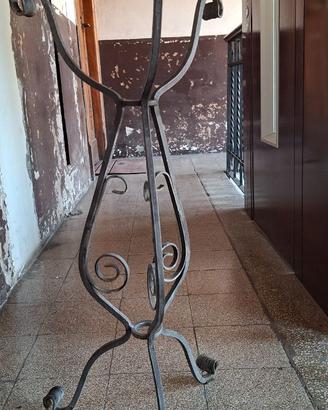 Porta vaso in ferro battuto