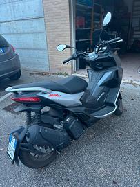 SCOOTER APRILA SR GT 200