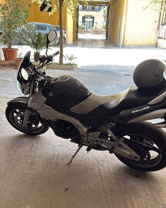 Suzuki GSR600