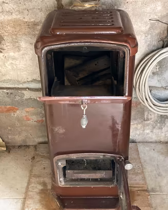 STUFA VINTAGE A LEGNA IN GHISA SMALTATA