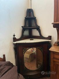Antica Credenza Angolare in Noce