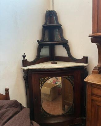 Antica Credenza Angolare in Noce