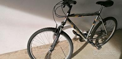 Bici uomo,  MTB 26 ''  in alluminio,