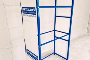Scaffale espositore gomme auto moto