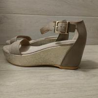 Scarpe con zeppa oro