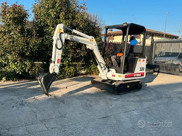 E215 Mini escavatore 16 q Bobcat 320