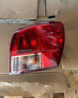 FARO POSTERIORE DX QASHQAI 2010