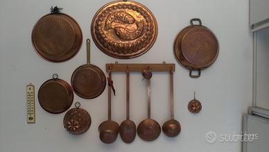 Padelle di rame stagnate e 8 utensili 