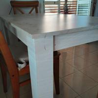 Tavolo rettangolare effetto marmo bianco 