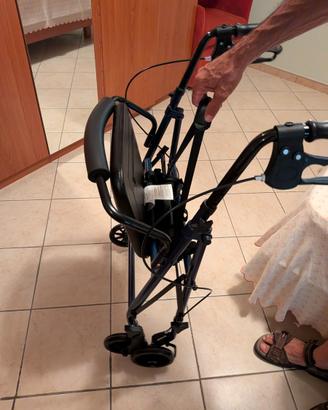 Deambulatore Rollator con Seduta NUOVO, MAI USATO