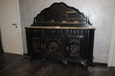Credenza piena con specchio