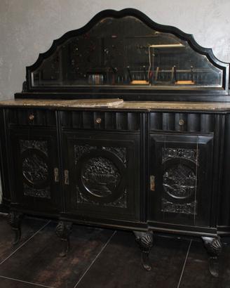 Credenza piena con specchio