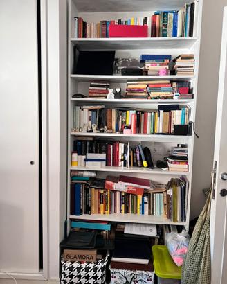 Libreria in legno realizzata da falegname