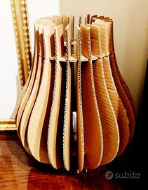 Lampada in cartone riciclato di design