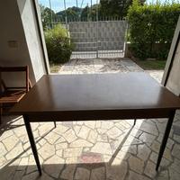 Tavolo in formica simil legno