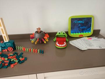 giocattoli assortiti