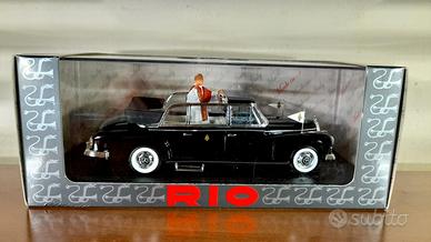 Rio Mercedes 300 D Papa Giovanni Scala 1/43