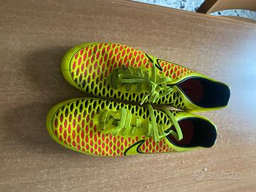 Scarpe calcio Nike Magista 40 bullonate gialle Abbigliamento e Accessori In vendita a Pescara