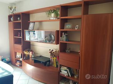 Elegante mobile living in ciliegio