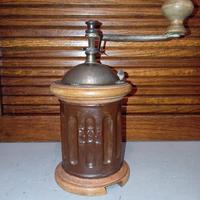 Antico Macina Caffè Tre Spade Metallo e Legno 