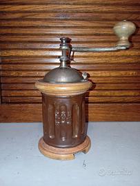 Antico Macina Caffè Tre Spade Metallo e Legno 