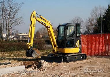 Scavetto terre giardino con mini scavatorino