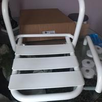 Sedile da doccia pieghevole e maniglione