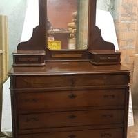 comò in noce con specchiera 